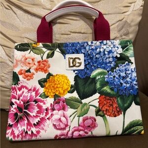 Dolce&Gabbana tote bag in floral-printed cotton canvas with calfskin. DG logo